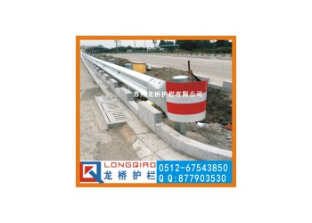 龙桥护栏厂生产高速公路防撞护栏 道路波形板防撞栏 波形栏杆